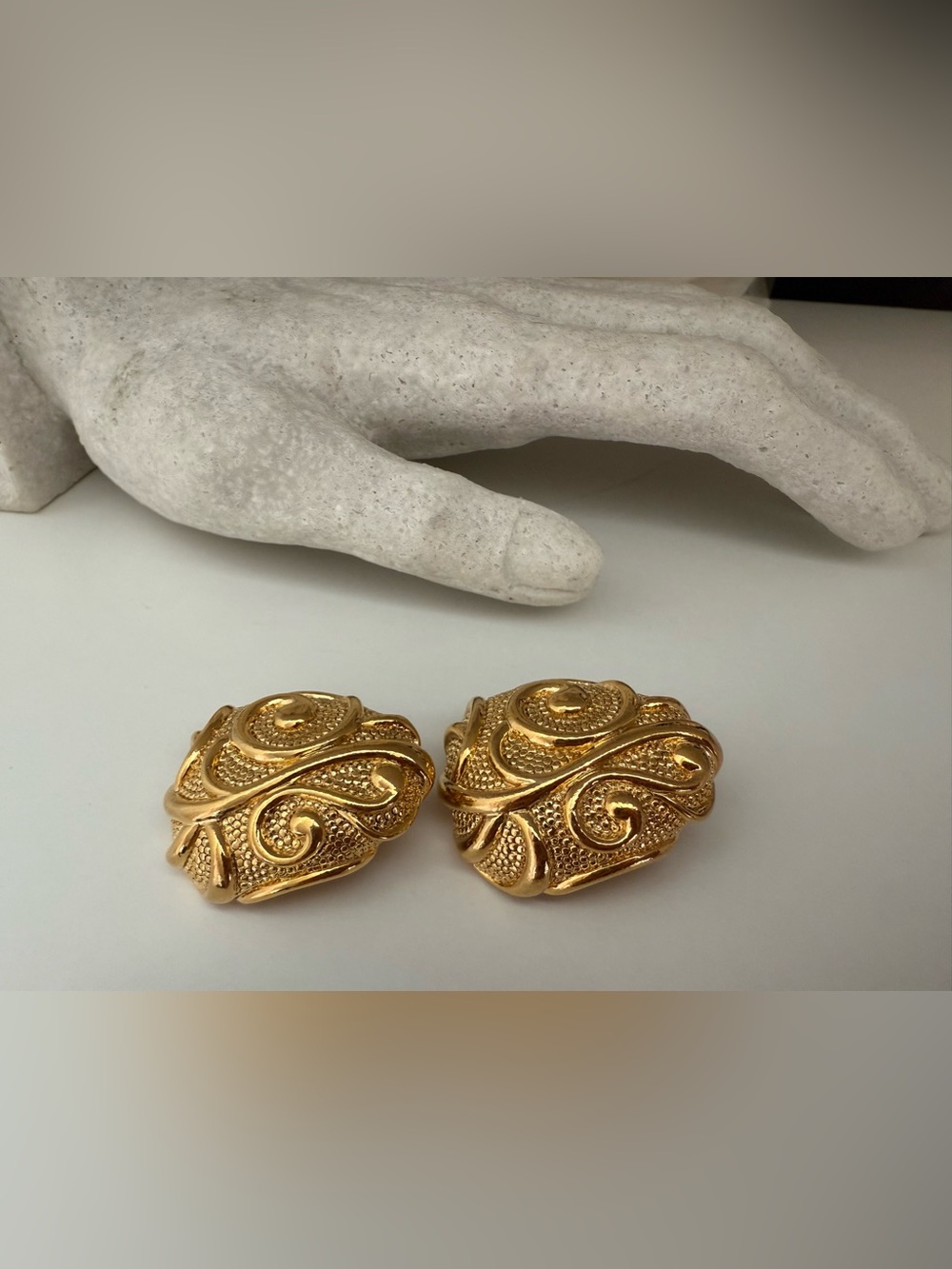 Vintage 1990 Barrera for Avon Gold Tone Swirl Clip-On Earrings - Picture 3 of 4